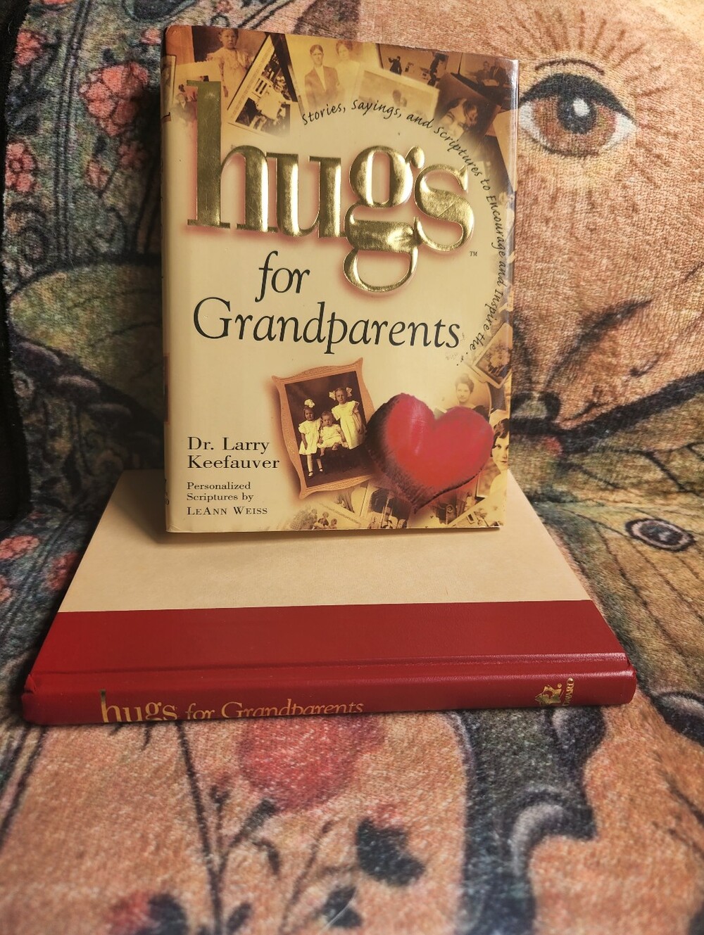 Inspirational gift book Hugs for Grandparents: Stories, Sayings, and Scriptures